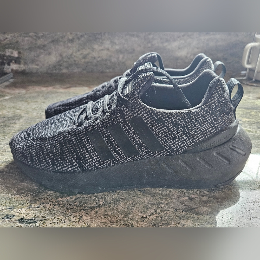Adidas Swift Run 22 Unisex Kids Size 7